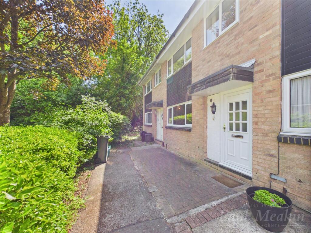 Main image of property: Middlefields, Croydon