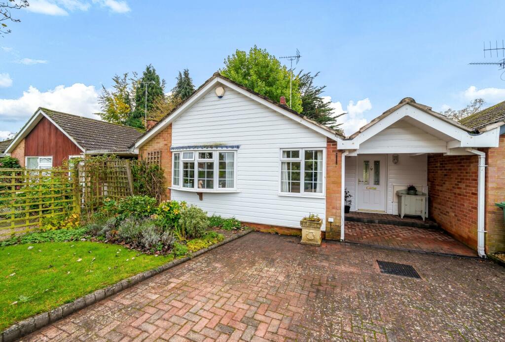 2 bedroom bungalow for sale in Elizabeth Road, HenleyOnThames