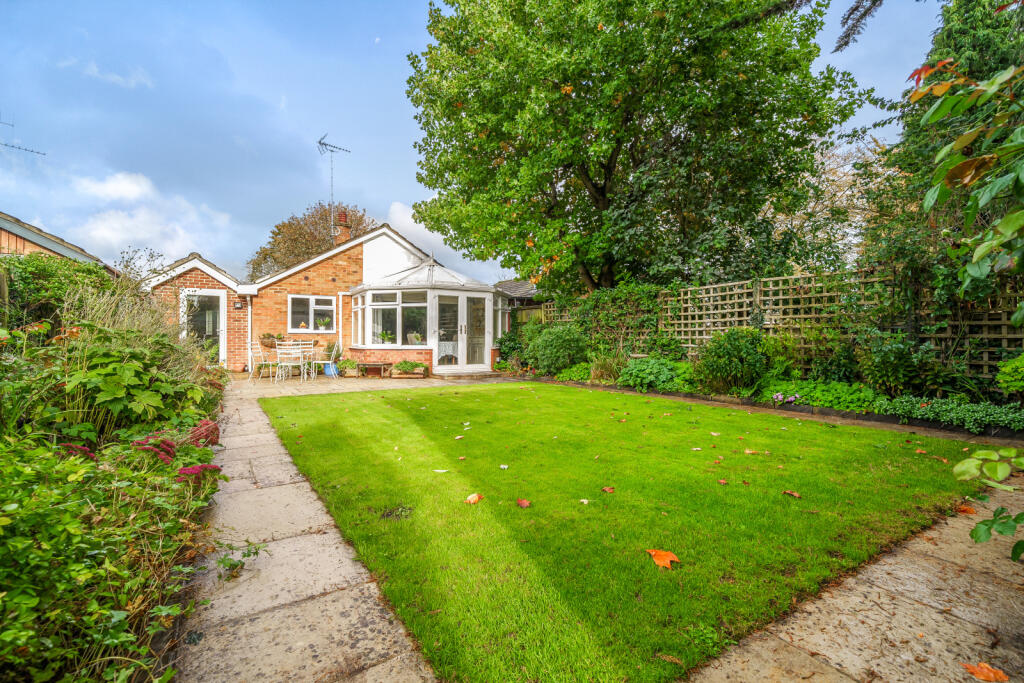 2 bedroom bungalow for sale in Elizabeth Road, HenleyOnThames