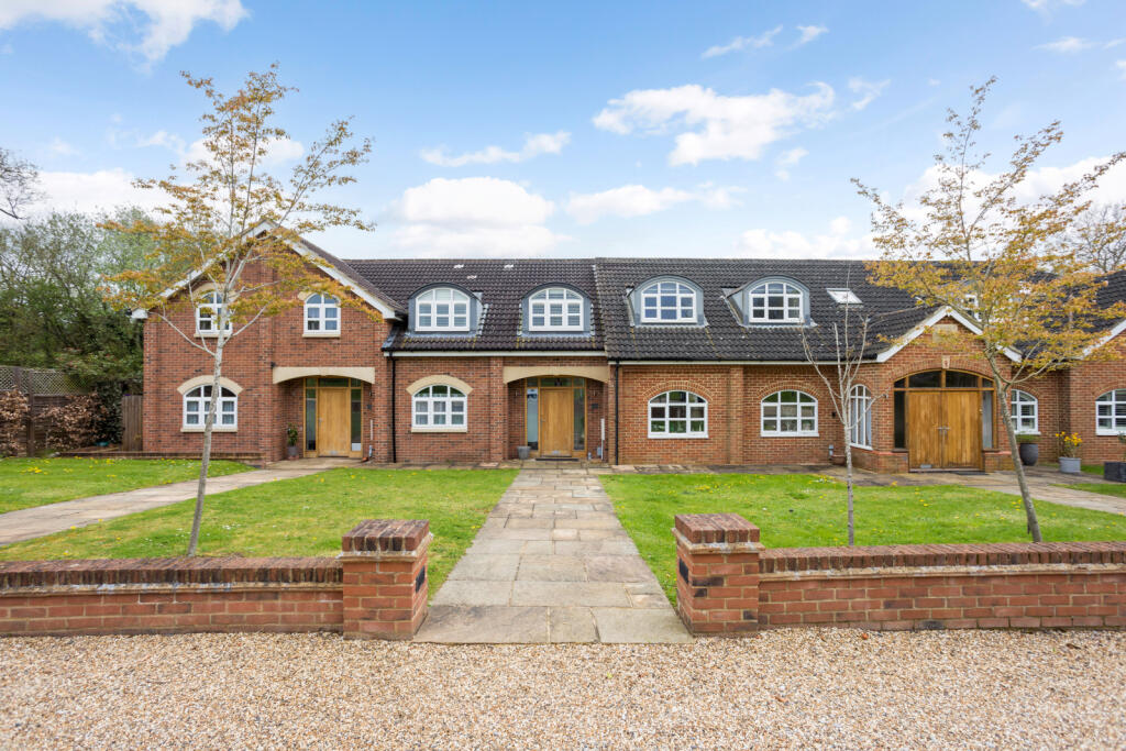 3 bedroom terraced house for sale in Blakes Road, Wargrave, Reading