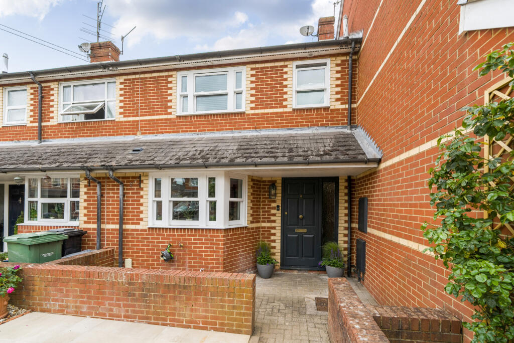3 bedroom terraced house for sale in Park Road, HenleyonThames
