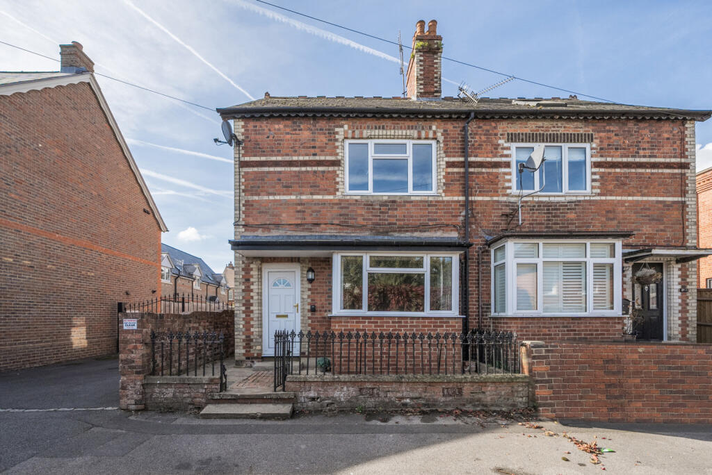 Main image of property: Farm Road, Henley-on-Thames, Oxfordshire, RG9