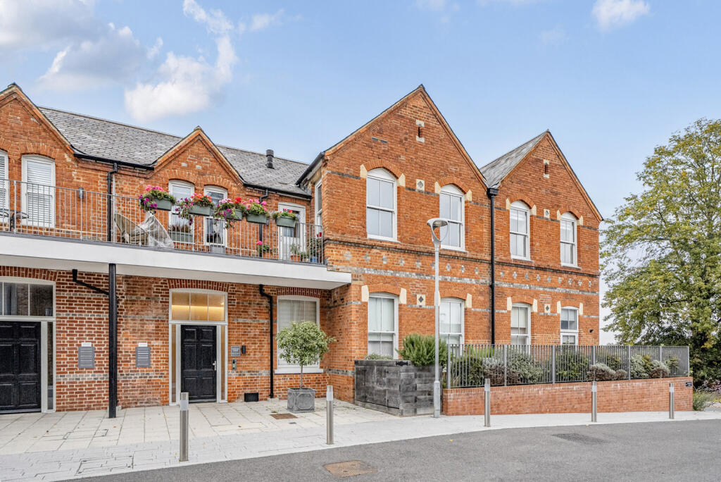 Main image of property: Tennyson House, Laureate Gardens, Henley-on-Thames, Oxfordshire, RG9