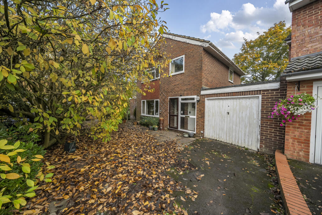 Main image of property: Elizabeth Close, Henley-on-Thames, Oxfordshire, RG9