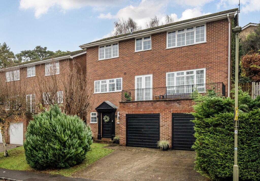 Main image of property: Valley Road, Henley-on-Thames, Oxfordshire, RG9