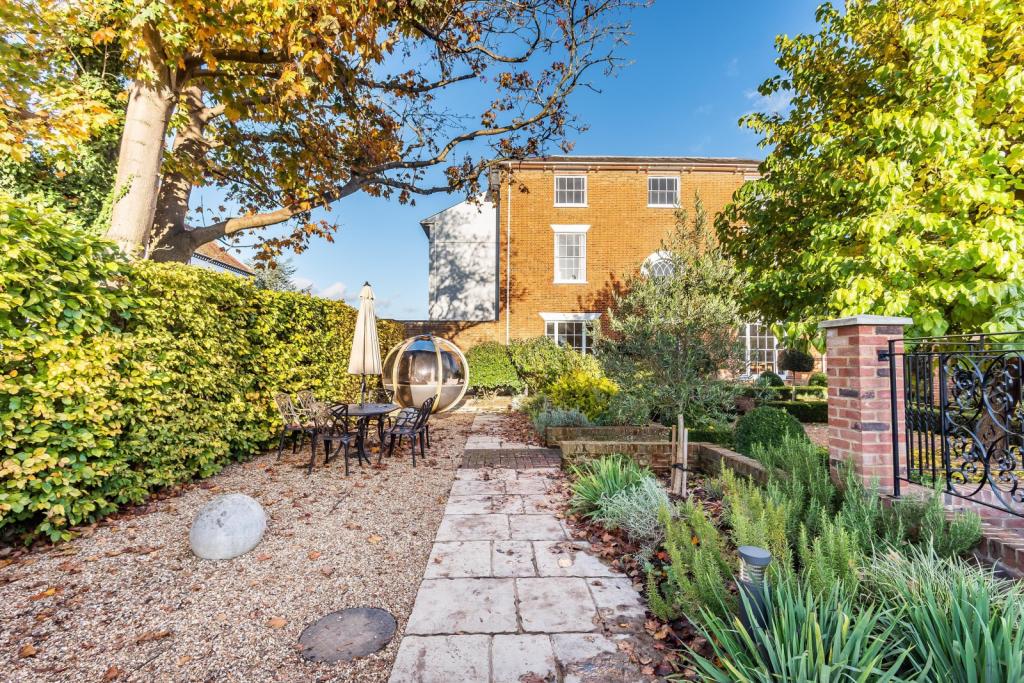 2 bedroom apartment for sale in Northfield House, Northfield End