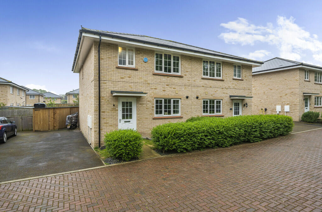 3 bedroom semidetached house for sale in Miller Way, Silver End