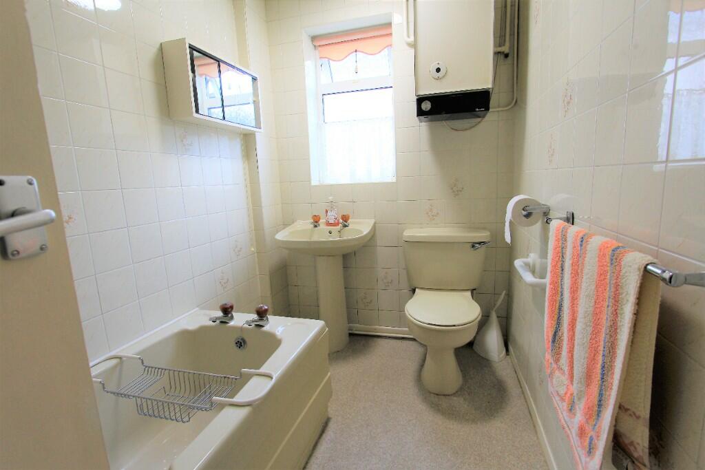 2 bedroom semidetached bungalow for sale in Far Cross, Matlock