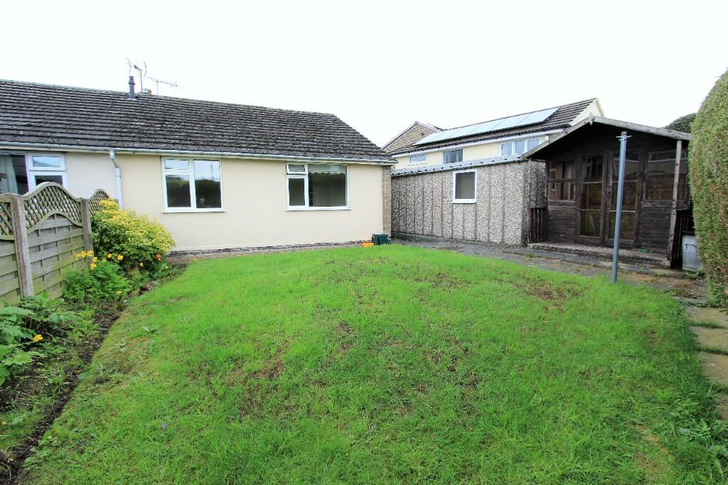 2 bedroom semidetached bungalow for sale in Far Cross, Matlock
