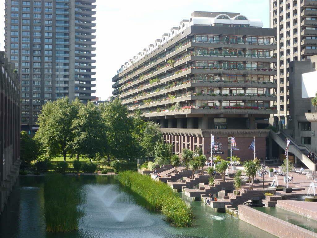 1 bedroom flat for sale in Defoe House, Barbican, London, EC2Y