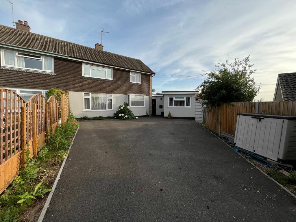 4 bedroom semidetached house for sale in Fairfield Crescent