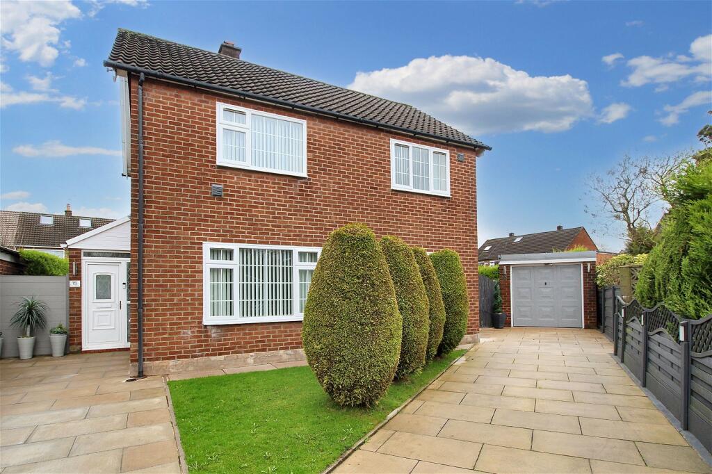 3 bedroom detached house for sale in Clifton Avenue, Heald Green, SK8