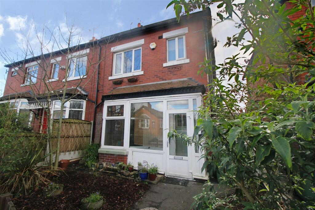 3 bedroom end of terrace house for sale in Didsbury Road, Heaton Mersey
