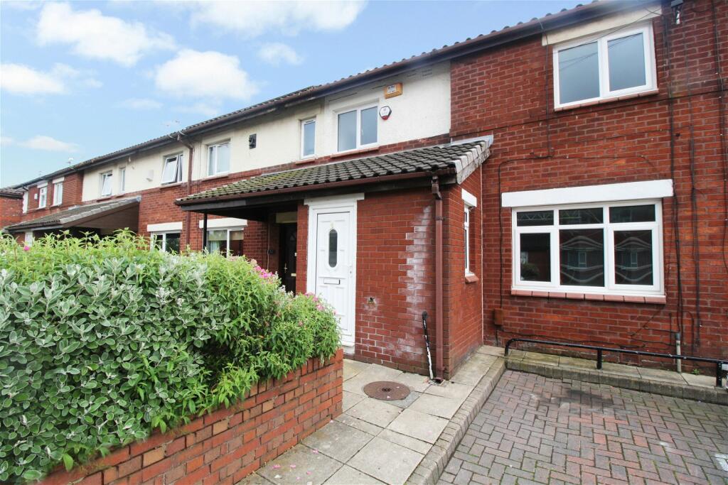 4 bedroom terraced house for sale in Meerbrook Road, Cheadle Heath, SK3 0NJ, SK3