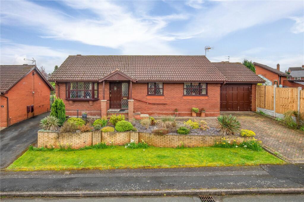 2 bedroom bungalow for sale in Dingle View, Bridgnorth, Shropshire, WV16