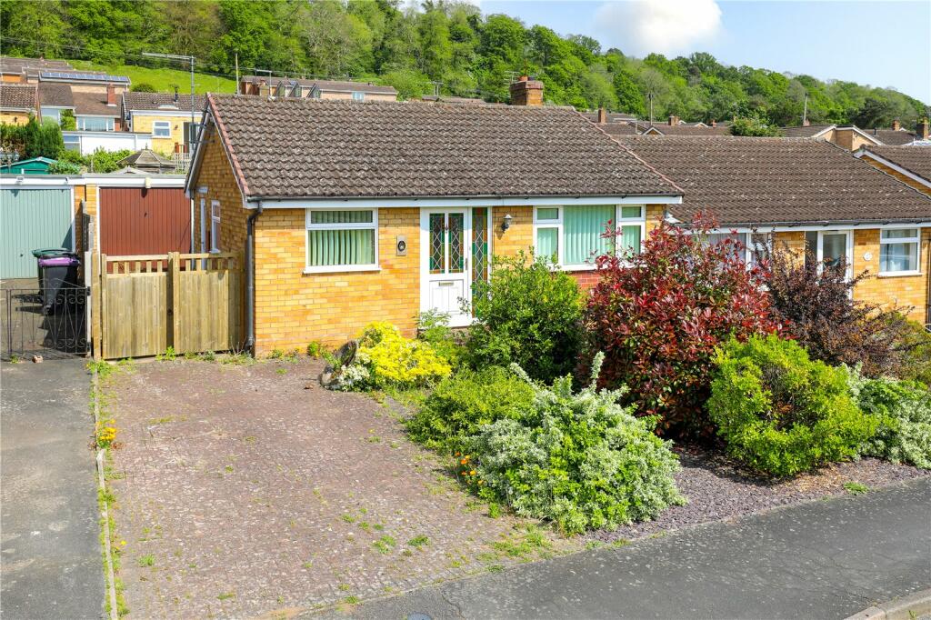 2 bedroom bungalow for sale in Birchlands, Bridgnorth, Shropshire, WV15