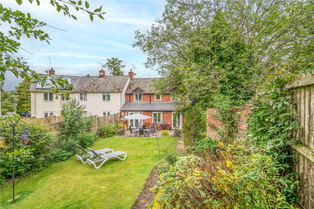 4 bedroom end of terrace house for sale in Damson Close, Orleton