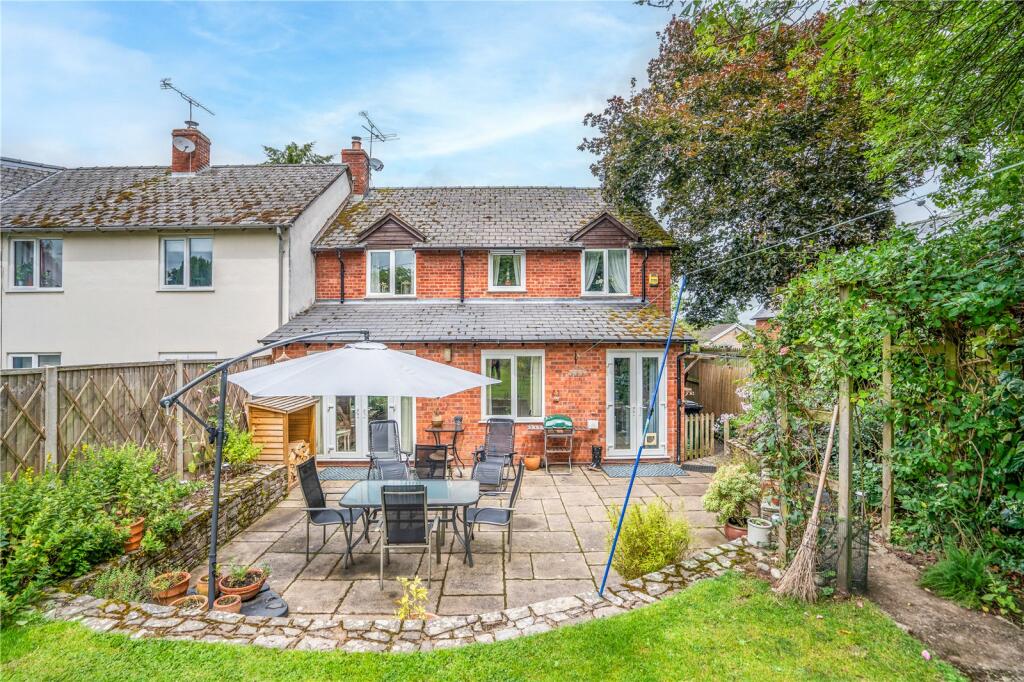 4 bedroom end of terrace house for sale in Damson Close, Orleton