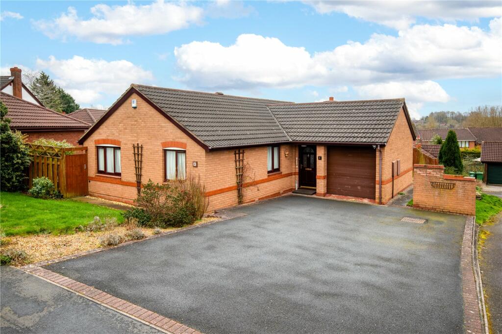 3 bedroom bungalow for sale in Arundel Close, Telford, Shropshire, TF3