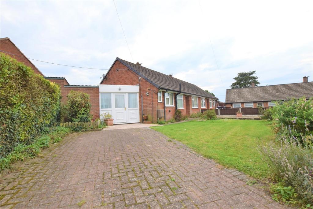 2 bedroom bungalow for sale in 6 The Bungalows, Woodhouse Crescent