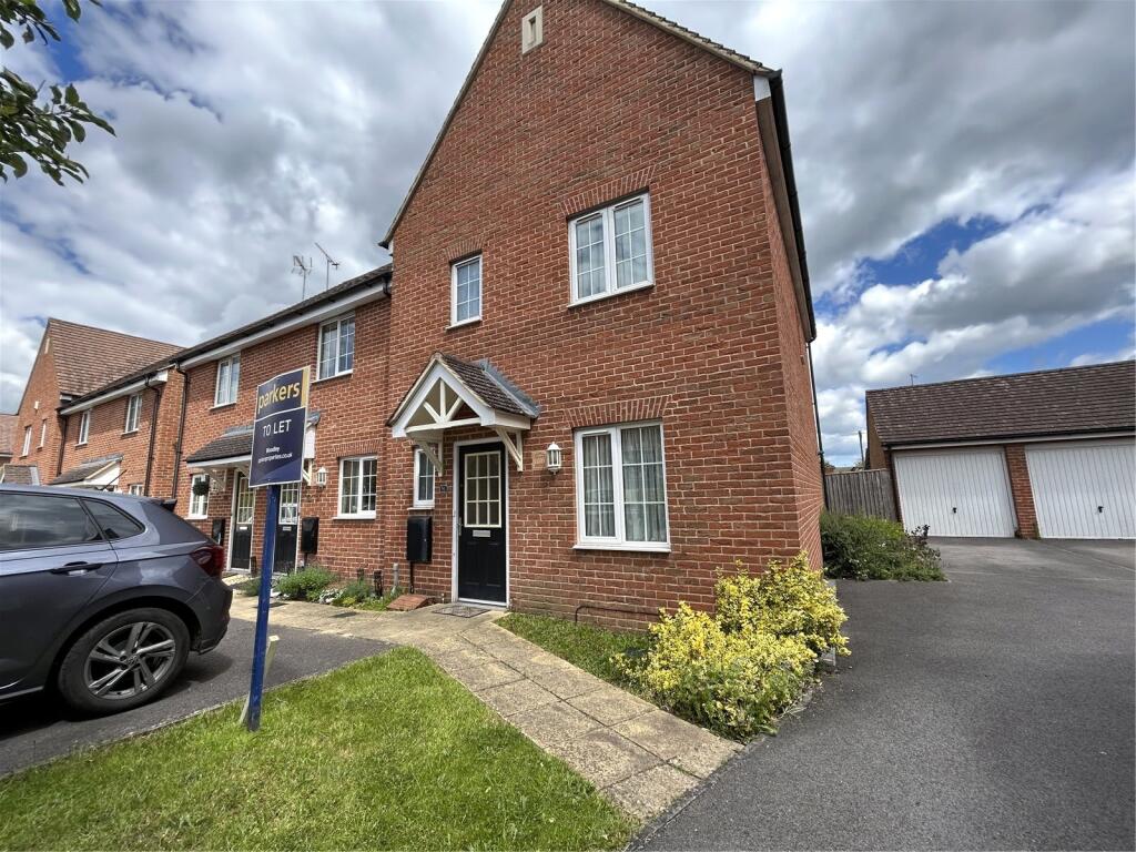 3 bedroom end of terrace house for rent in School Drive, Woodley
