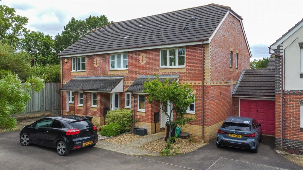 2 bedroom end of terrace house for rent in Amber Close, Earley, Reading, Berkshire, RG6