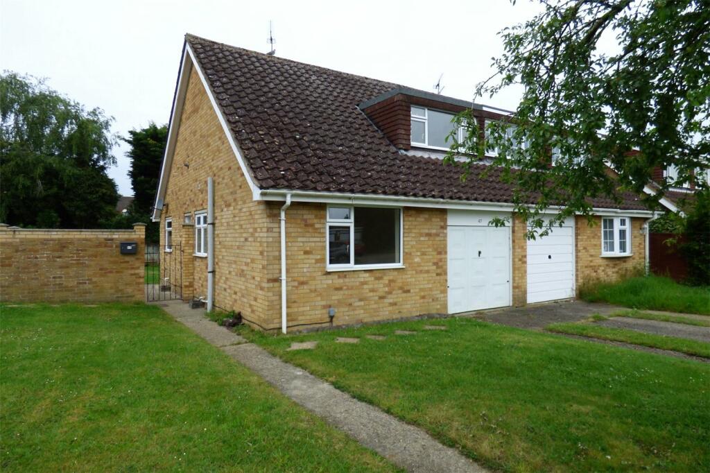3 bedroom semi-detached house for rent in Telford Crescent, Woodley, Reading, Berkshire, RG5