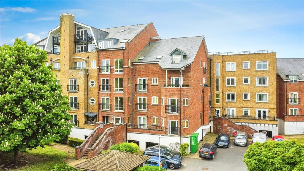 Main image of property: Iliffe Close, Reading, Berkshire, RG1