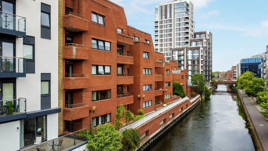 Main image of property: Selborne Court, Reading, Berkshire, RG1