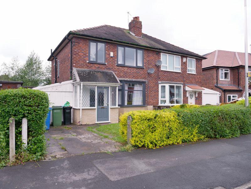 3 bedroom semidetached house for sale in Bradgate Avenue, Heald Green