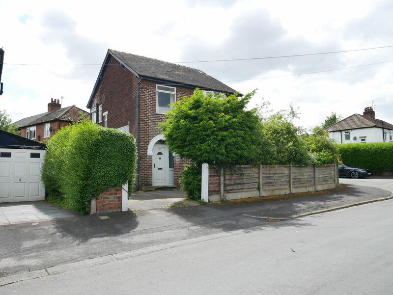 3 bedroom detached house for sale in Green Walk, Gatley, SK8