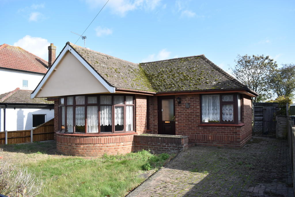 2 bedroom detached bungalow for sale in Claydon Grove, Gorleston , NR31