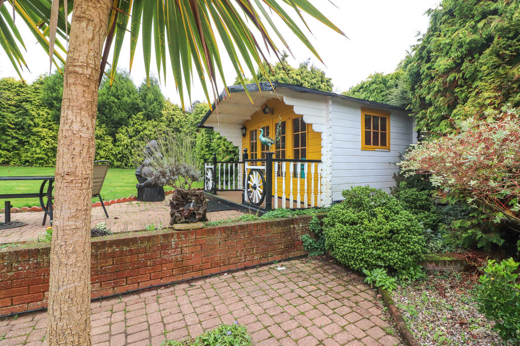 3 bedroom detached bungalow for sale in Morpeth, Dosthill, B77