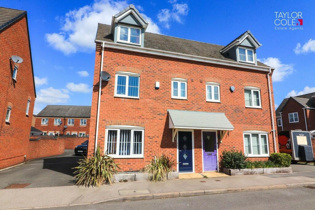 4 bedroom town house for sale in Valley Drive, Wilnecote, B77