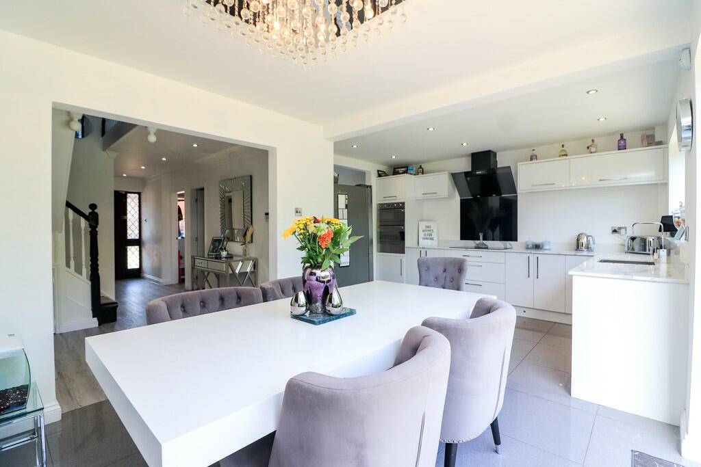 5 bedroom detached house for sale in Chatsworth, Tamworth, B79