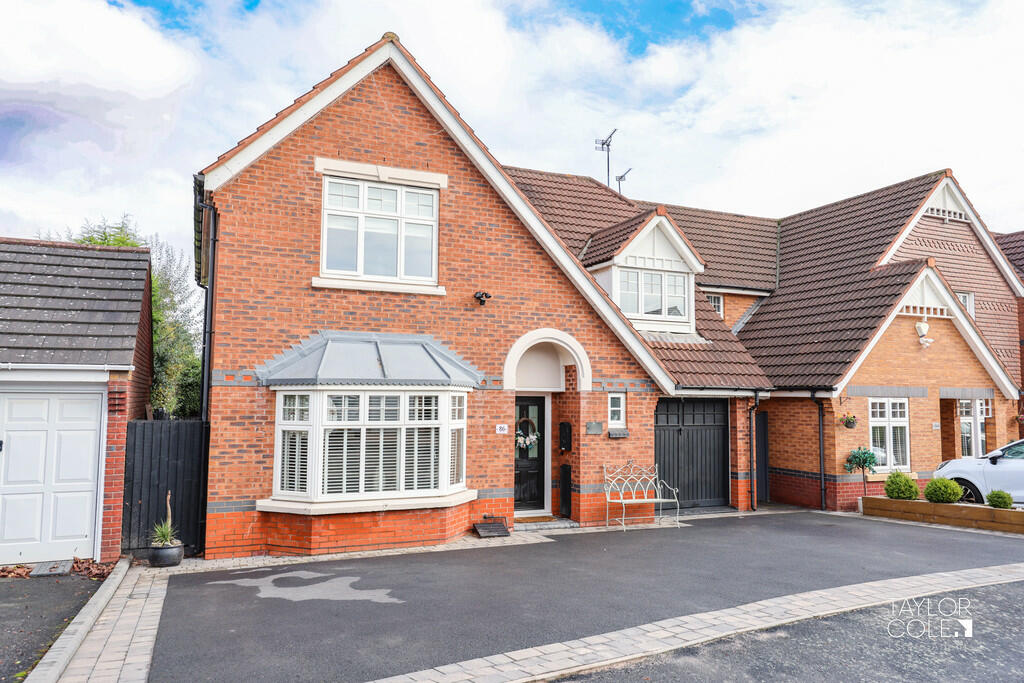 4 bedroom detached house for sale in Ascot Drive, Dosthill, B77