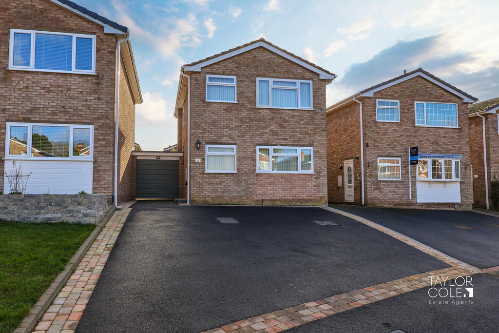 3 bedroom detached house for sale in Cromwell Road, Tamworth, B79