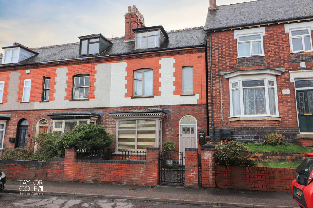 3 bedroom end of terrace house for sale in Kettlebrook Road