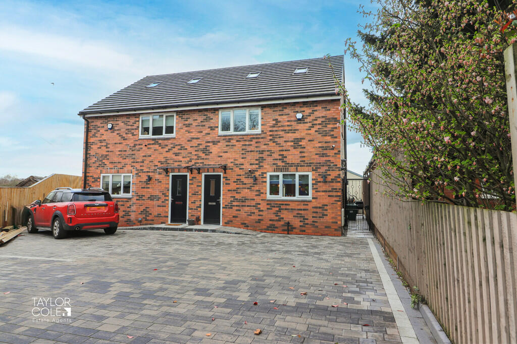 3 bedroom semidetached house for sale in Dosthill Road, Two Gates, B77