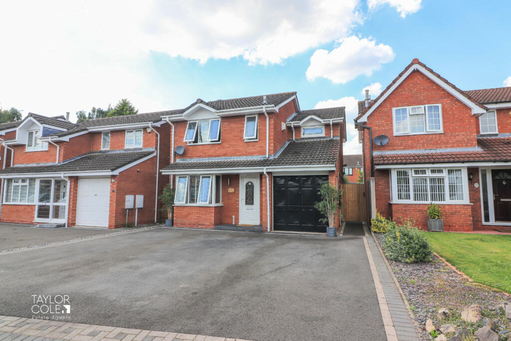 3 bedroom detached house for sale in Cornwall Avenue, Fazeley, B78
