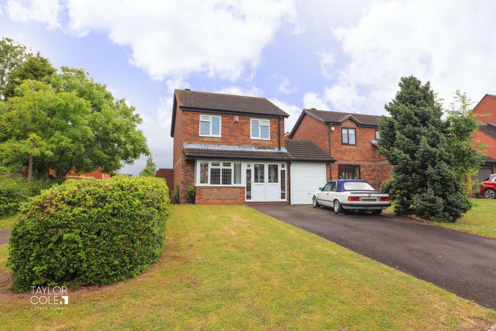 3 bedroom detached house for sale in Middlesmoor, Wilnecote, B77