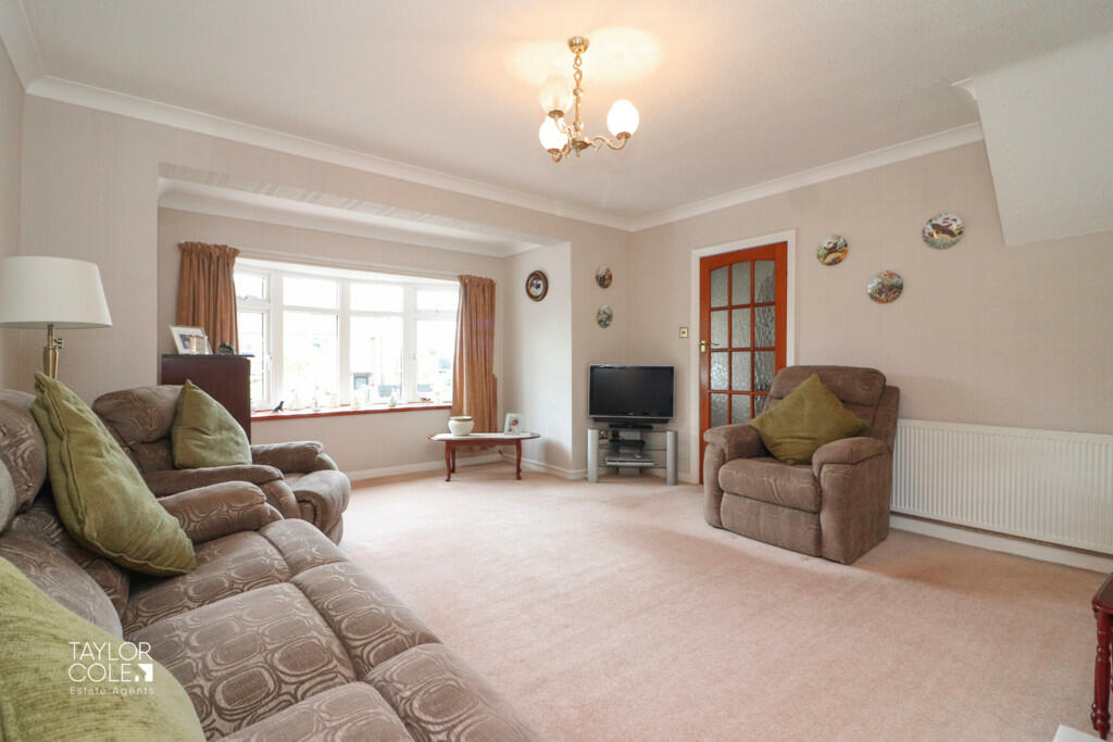 Additional property image - Lichfield Crescent, Hopwas