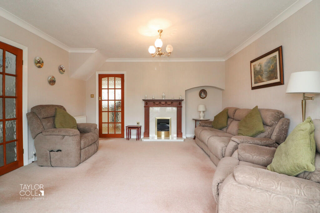 Additional property image - Lichfield Crescent, Hopwas