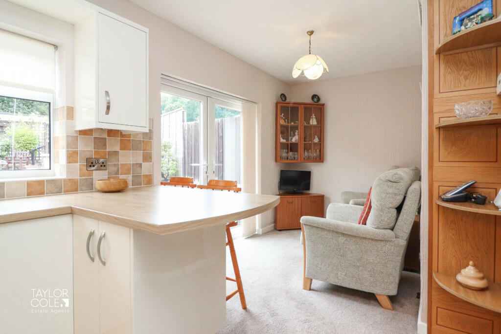 Additional property image - Lichfield Crescent, Hopwas