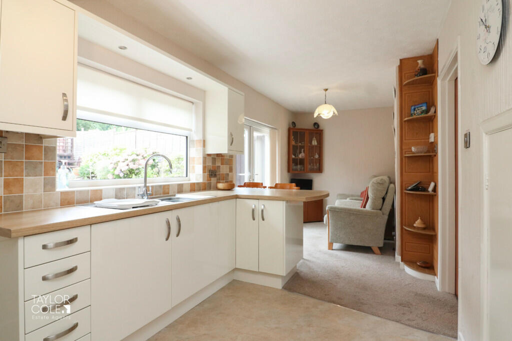 Additional property image - Lichfield Crescent, Hopwas