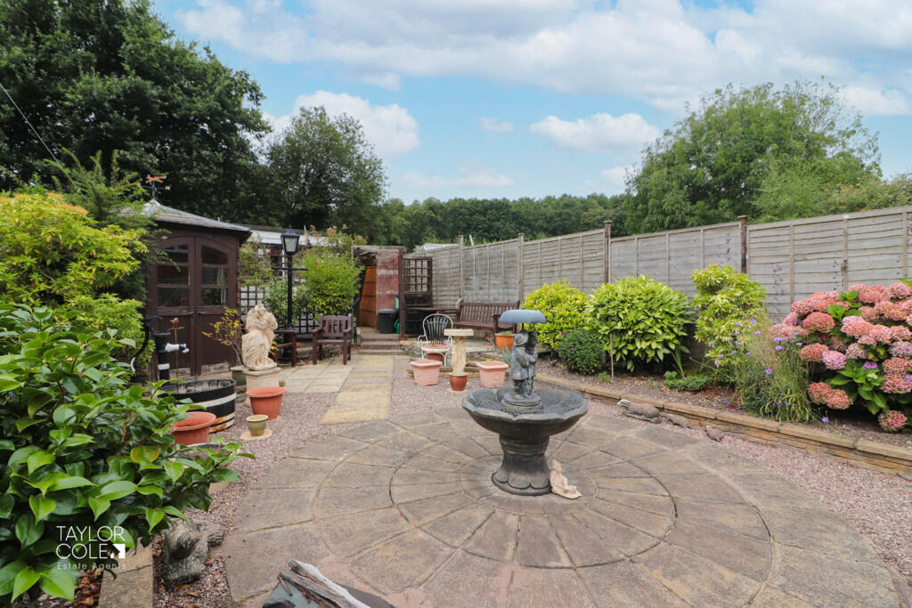 Additional property image - Lichfield Crescent, Hopwas