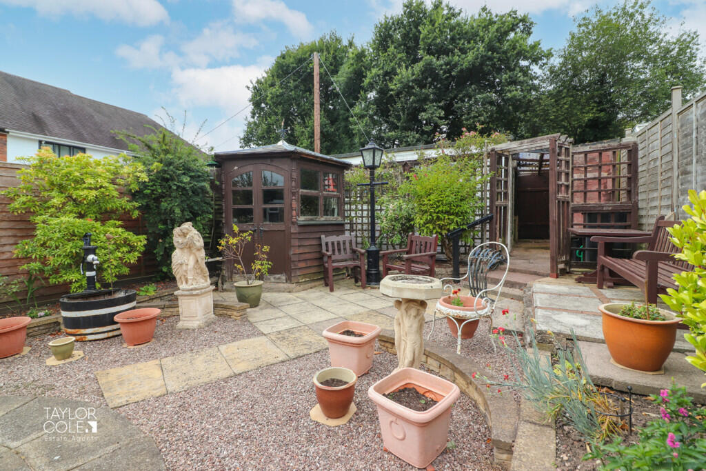 Additional property image - Lichfield Crescent, Hopwas