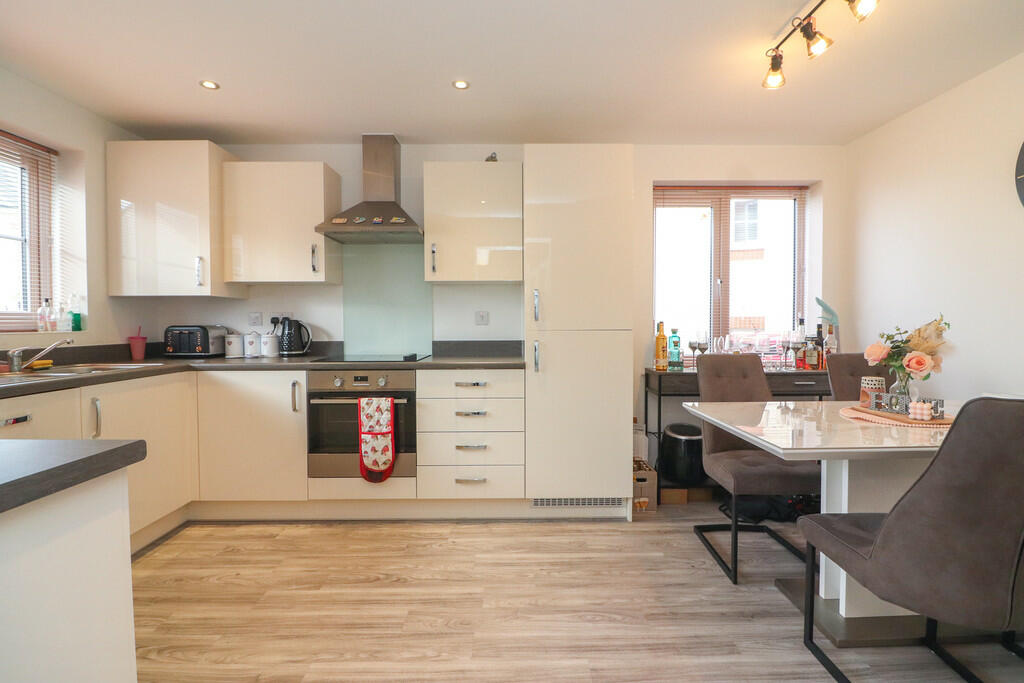 Additional property image - Lillingstone Avenue, Coton Green