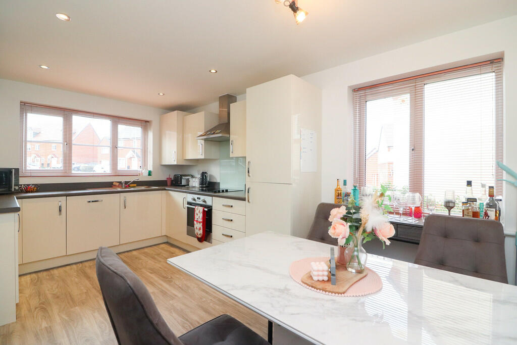Additional property image - Lillingstone Avenue, Coton Green