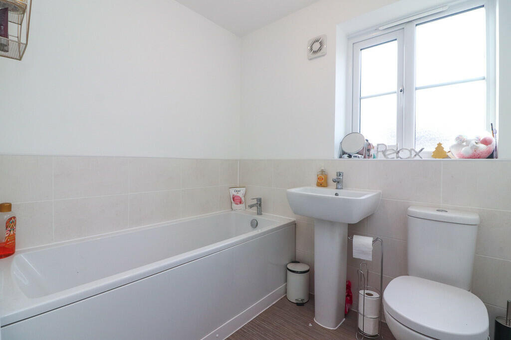 Additional property image - Lillingstone Avenue, Coton Green